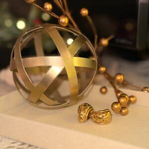 Vintage singed Oscar de la Renta Gold Tone Clip-On Earrings | 1980s Designer